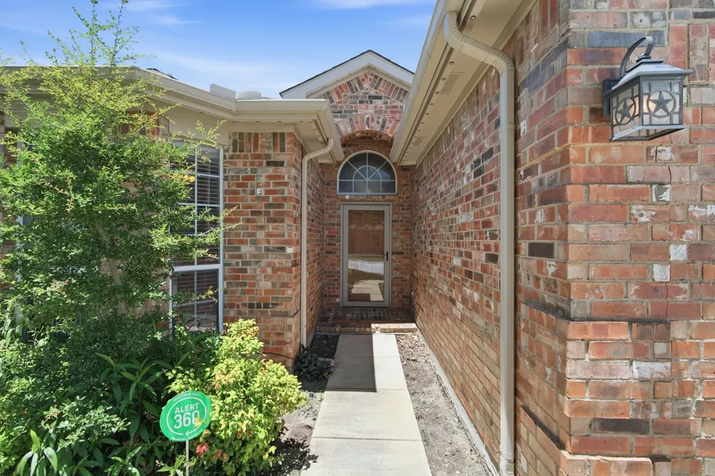 10013 Bull Run Fort Worth TX 76177