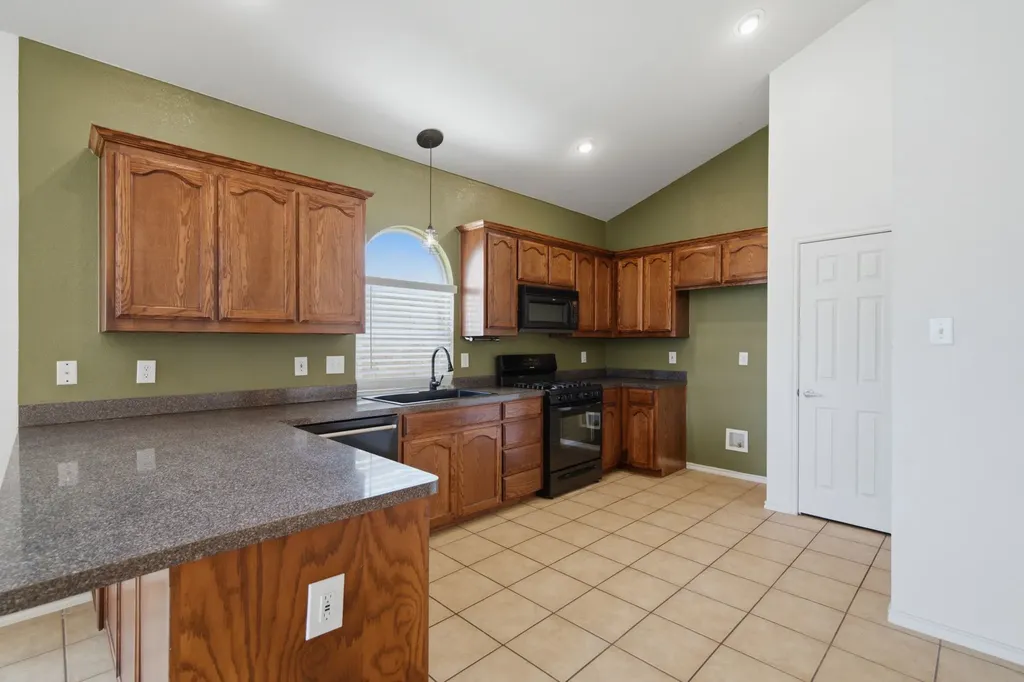 10013 Bull Run Fort Worth TX 76177