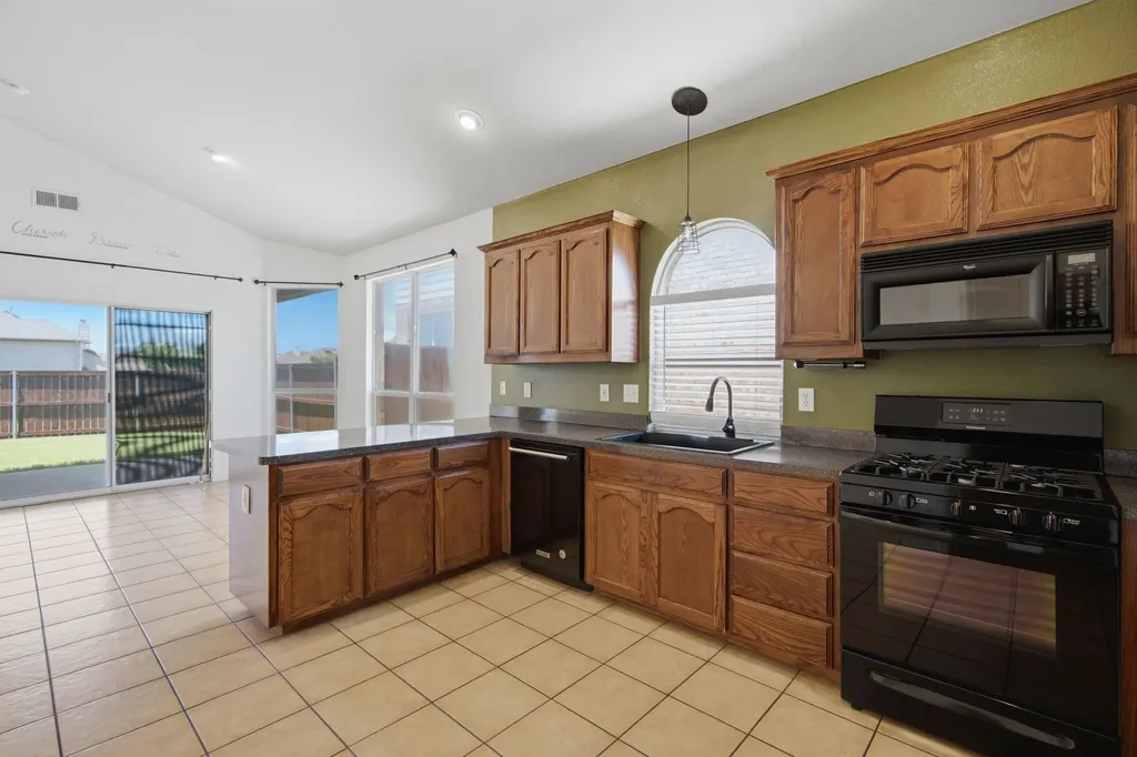 10013 Bull Run Fort Worth TX 76177