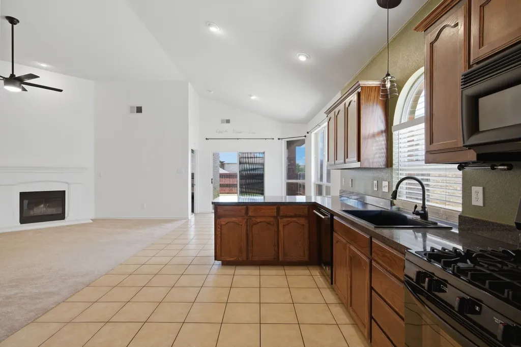 10013 Bull Run Fort Worth TX 76177