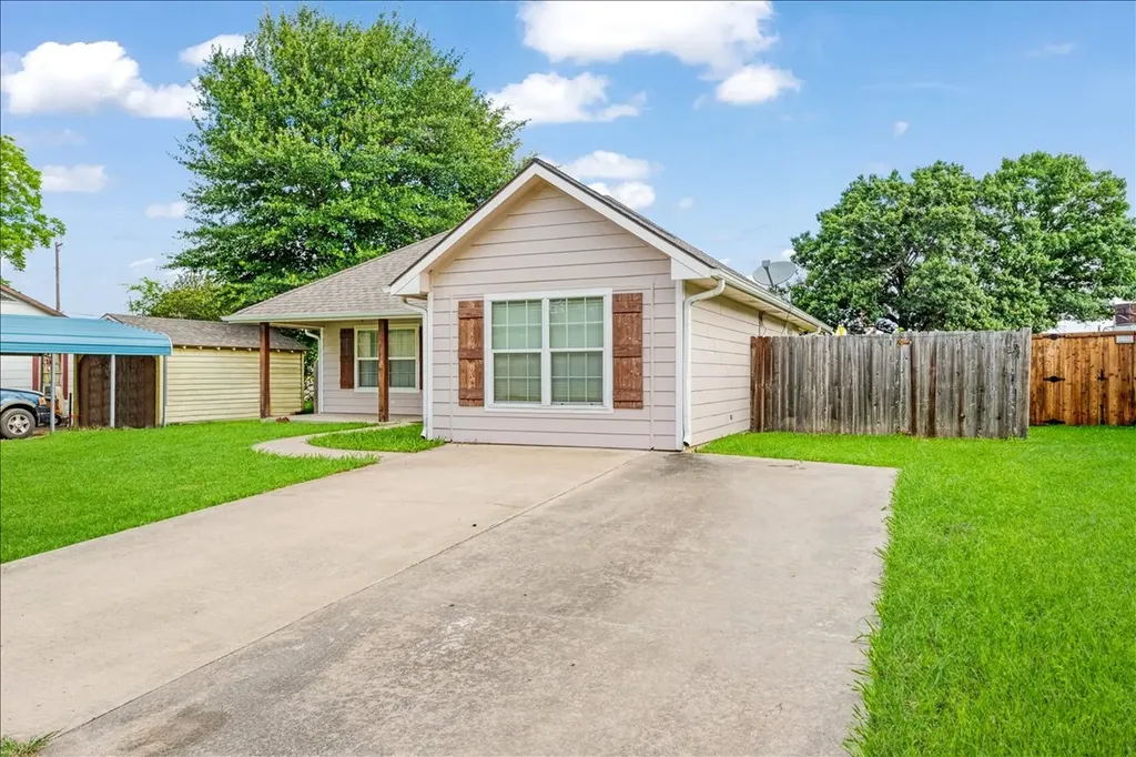 207 Chaffin Street Bonham TX 75418