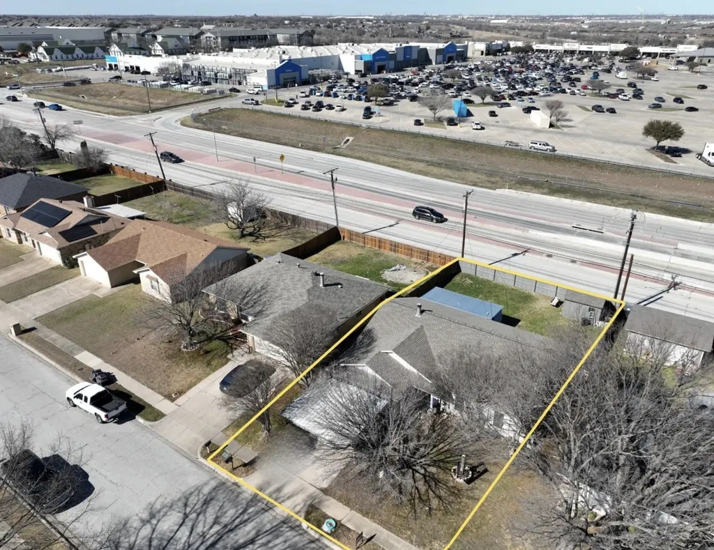 1324 N Creek Drive Saginaw TX 76179