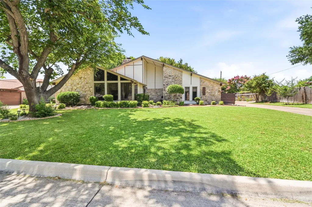 1201 Rockmoor Drive Edgecliff Village TX 76134