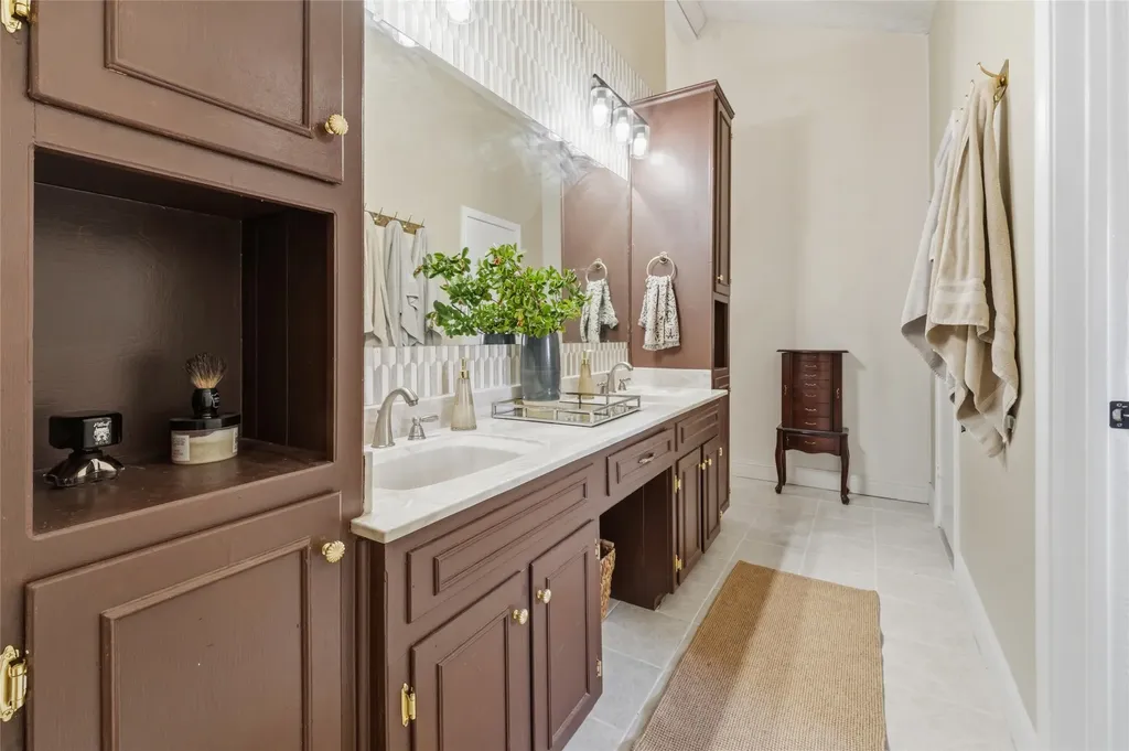 1201 Rockmoor Drive Edgecliff Village TX 76134