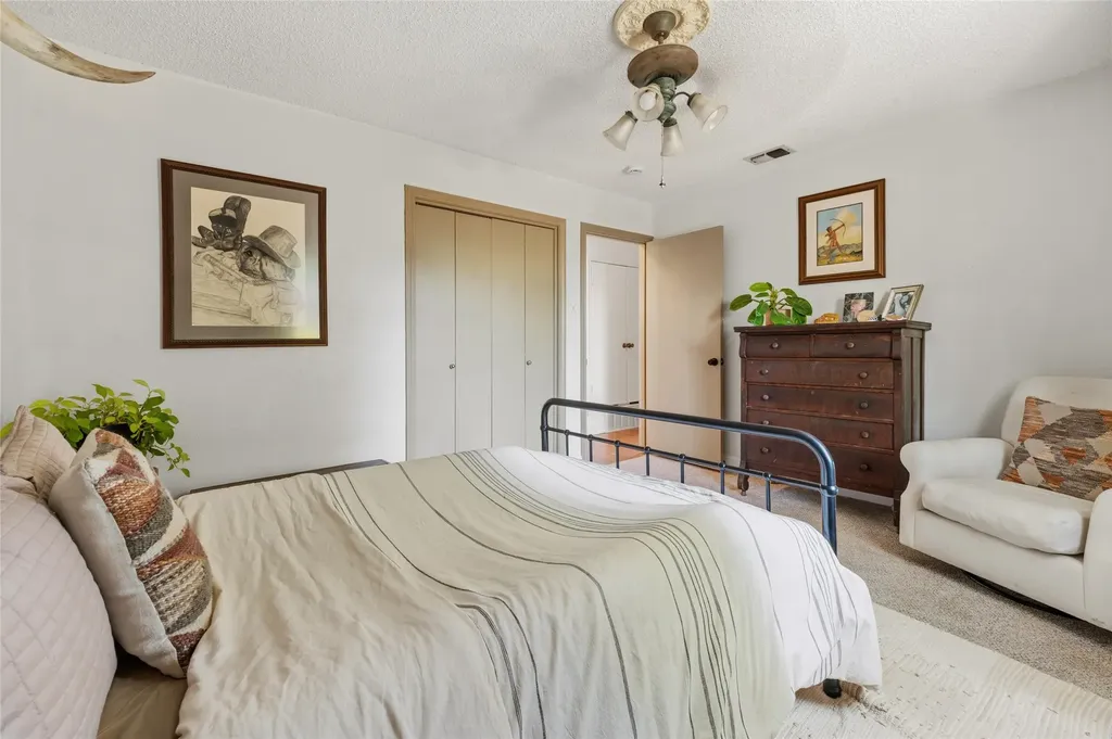 1201 Rockmoor Drive Edgecliff Village TX 76134