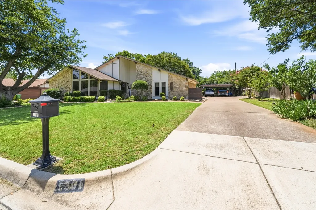 1201 Rockmoor Drive Edgecliff Village TX 76134