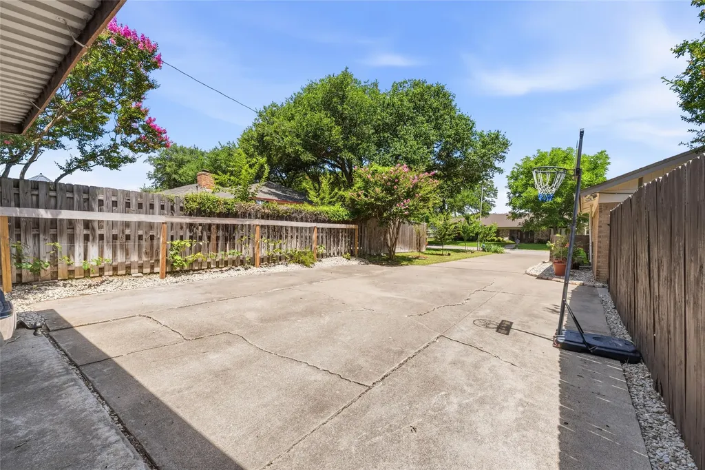 1201 Rockmoor Drive Edgecliff Village TX 76134
