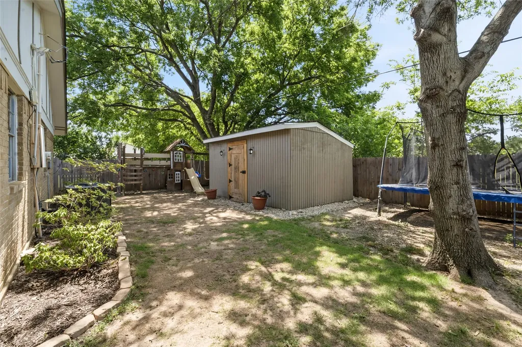 1201 Rockmoor Drive Edgecliff Village TX 76134