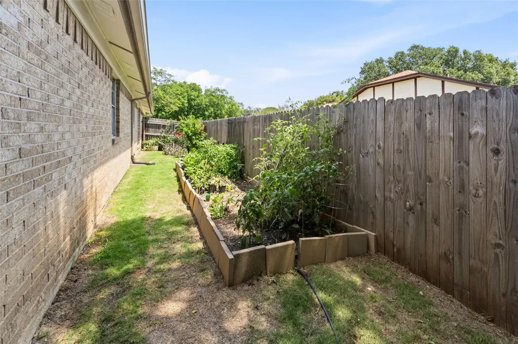 1201 Rockmoor Drive Edgecliff Village TX 76134