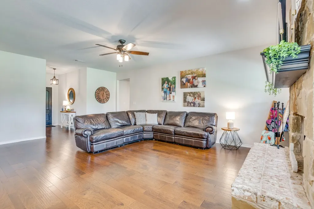 7809 Emersyn Drive Rio Vista TX 76093