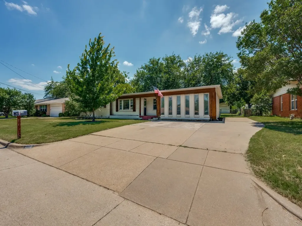 1218 Warden Street Benbrook TX 76126