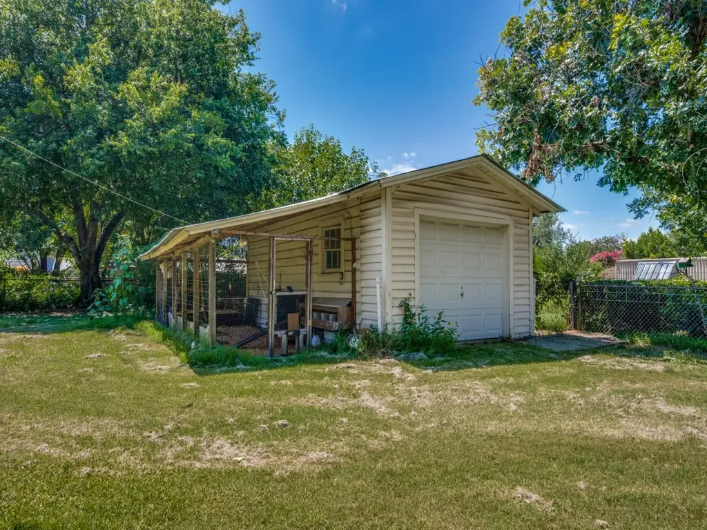 1218 Warden Street Benbrook TX 76126