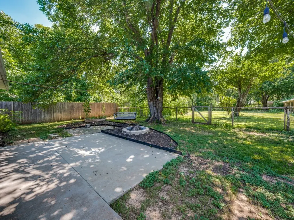 1218 Warden Street Benbrook TX 76126