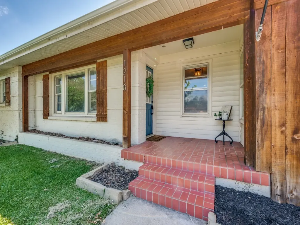 1218 Warden Street Benbrook TX 76126