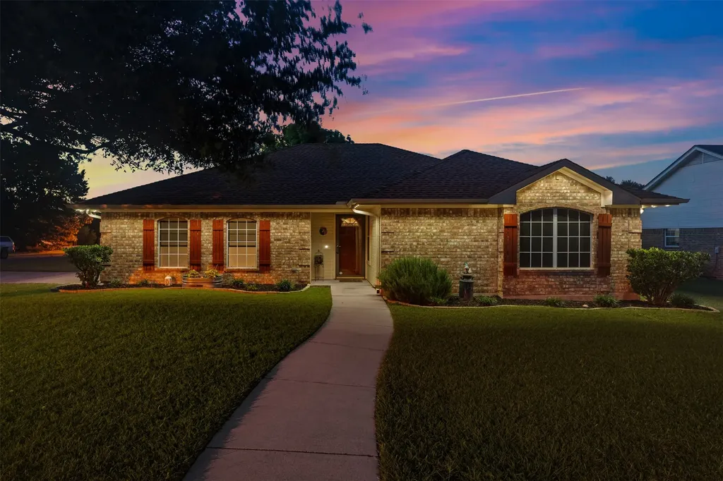 205 Onyx Drive Hewitt TX 76643