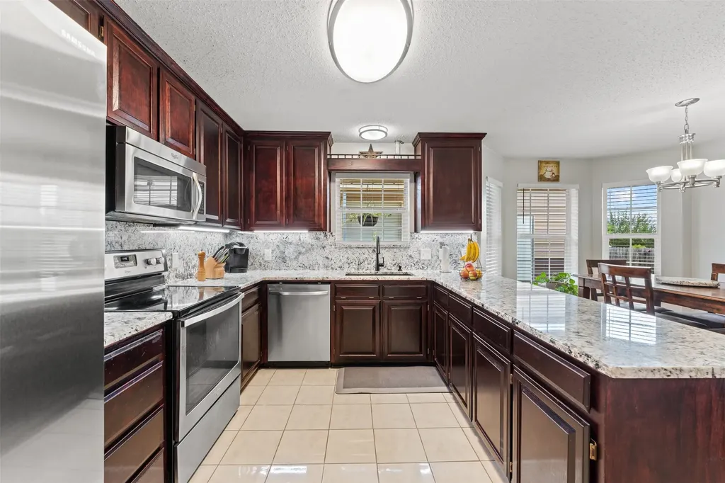 205 Onyx Drive Hewitt TX 76643
