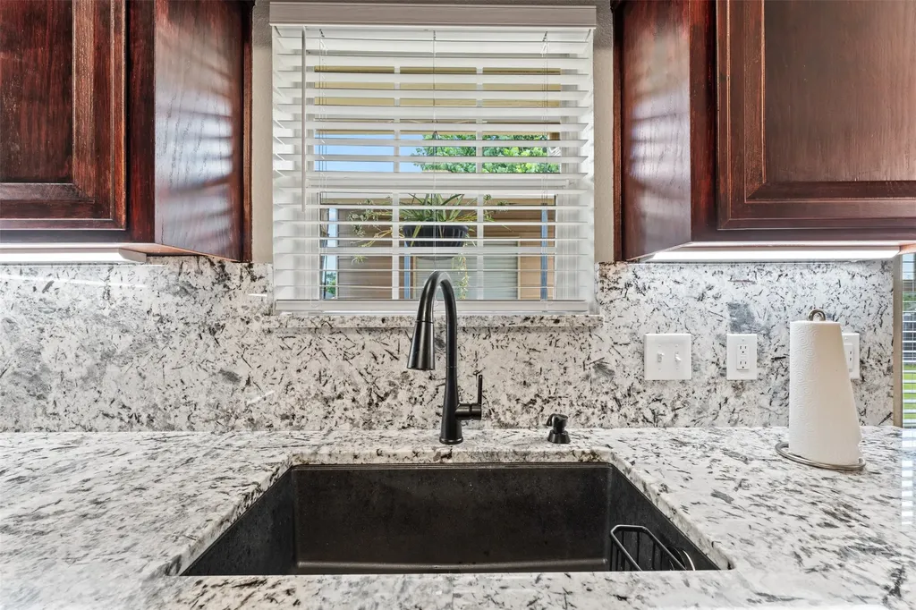 205 Onyx Drive Hewitt TX 76643