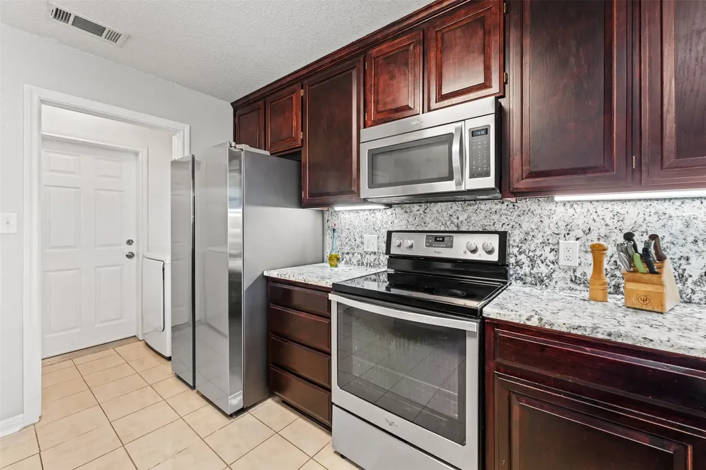 205 Onyx Drive Hewitt TX 76643