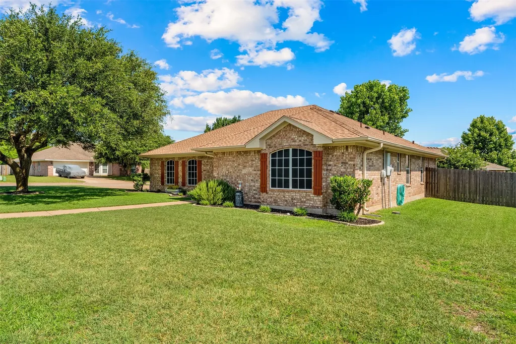 205 Onyx Drive Hewitt TX 76643