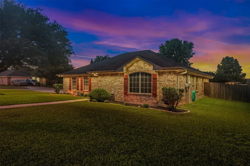 205 Onyx Drive Hewitt TX 76643