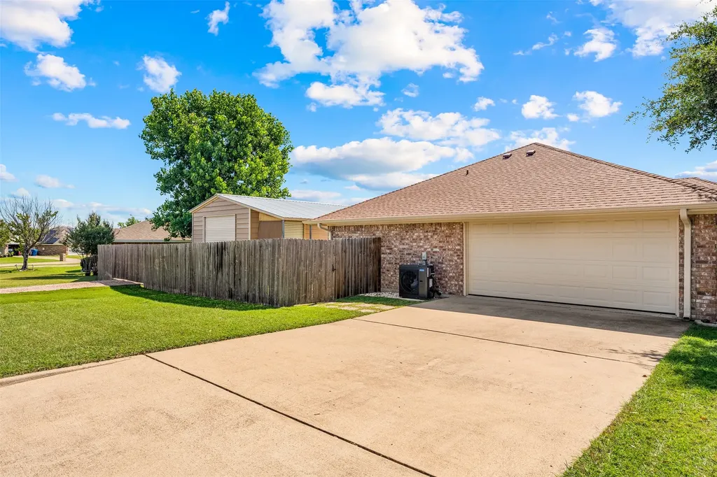 205 Onyx Drive Hewitt TX 76643