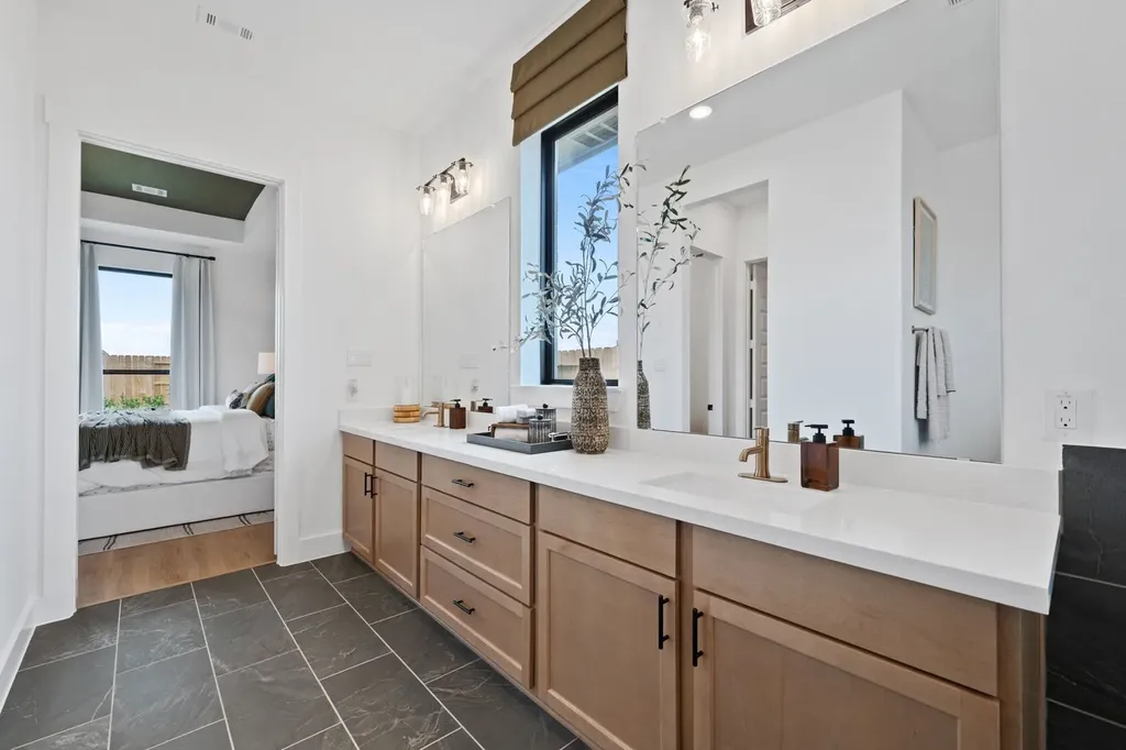 1605 Briscoe Benbrook TX 76132