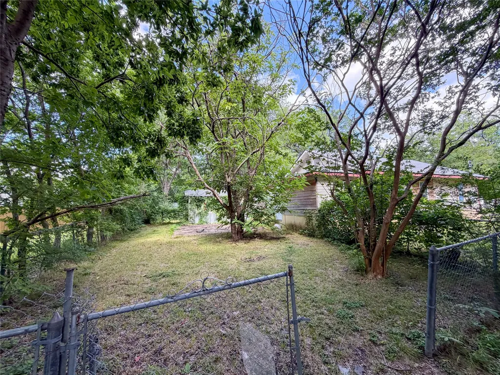 1617 E College Street Sherman TX 75090