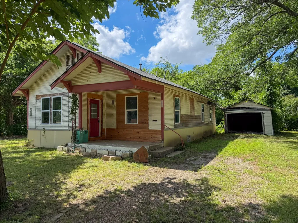 1617 E College Street Sherman TX 75090