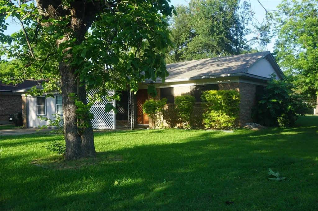 112 S Lynn Avenue Denison TX 75020