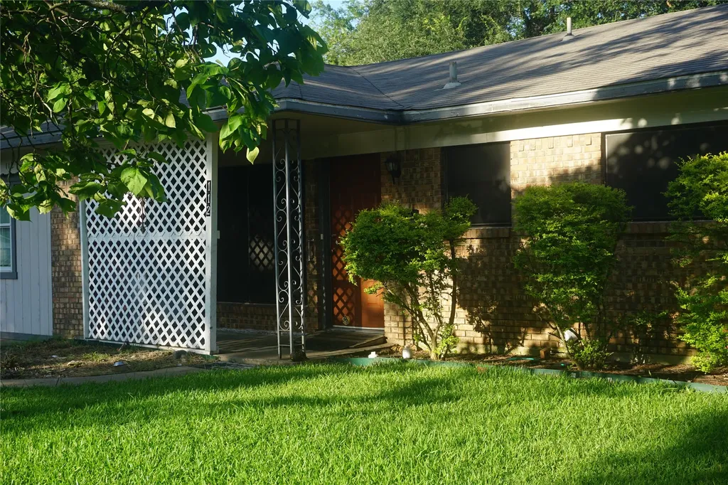 112 S Lynn Avenue Denison TX 75020