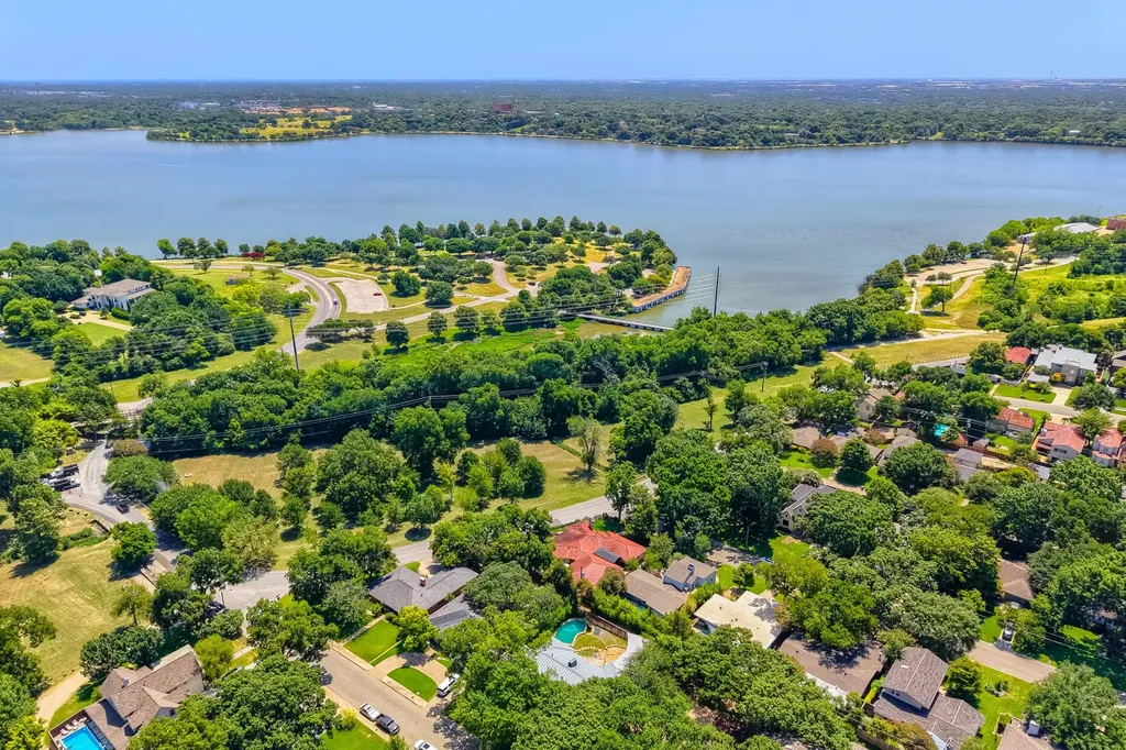 7236 Meadow Lake Avenue Dallas TX 75214