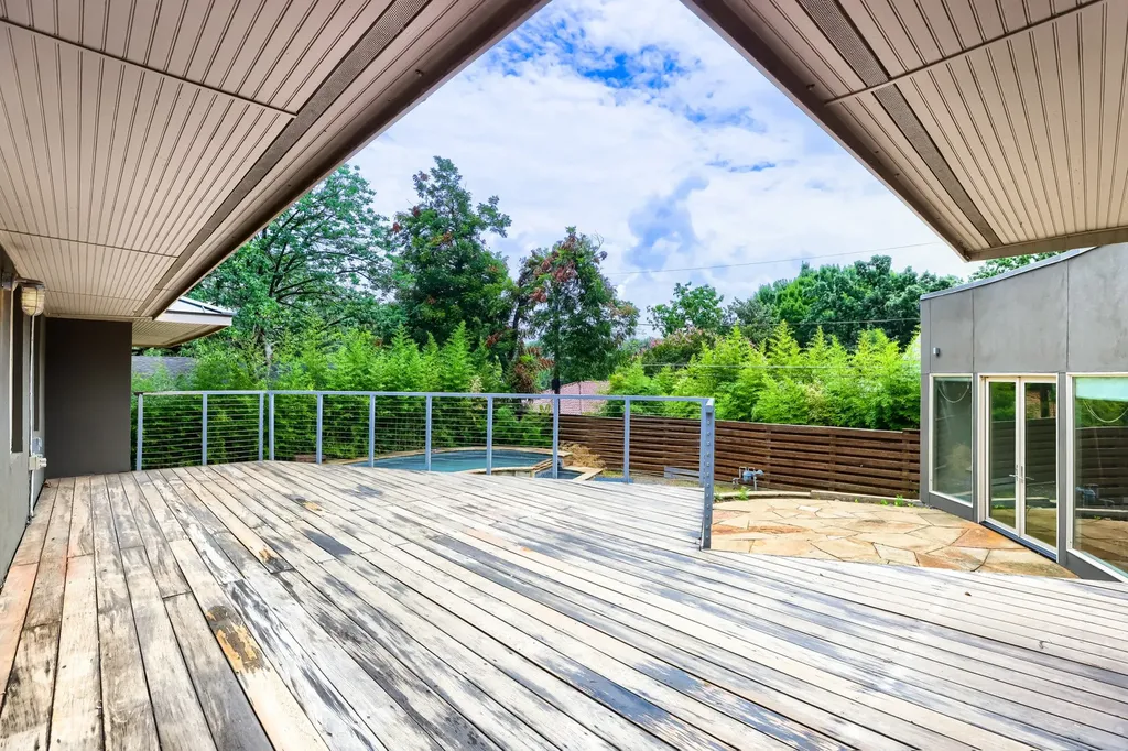 7236 Meadow Lake Avenue Dallas TX 75214