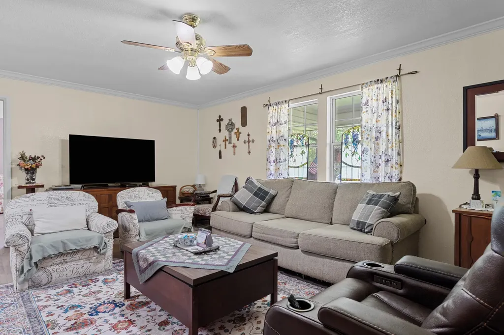 236 Circle Drive Point TX 75472