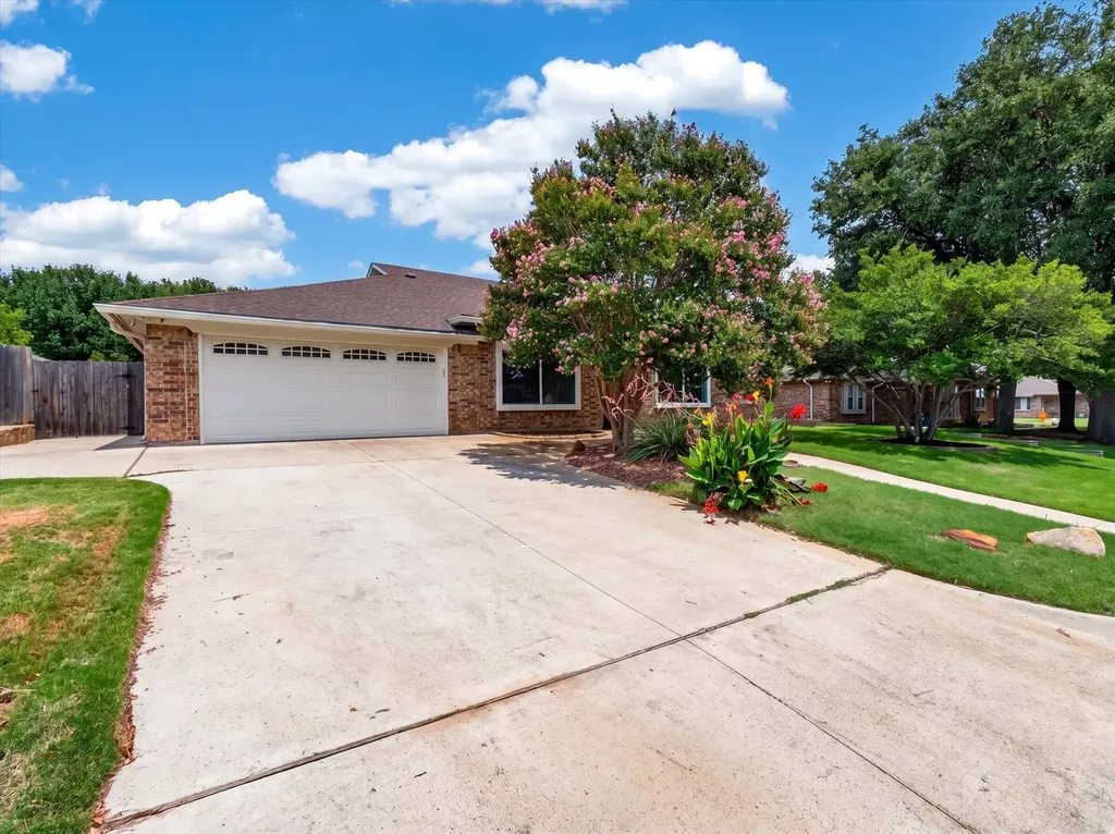 7304 Shady Hollow Lane North Richland Hills TX 76182