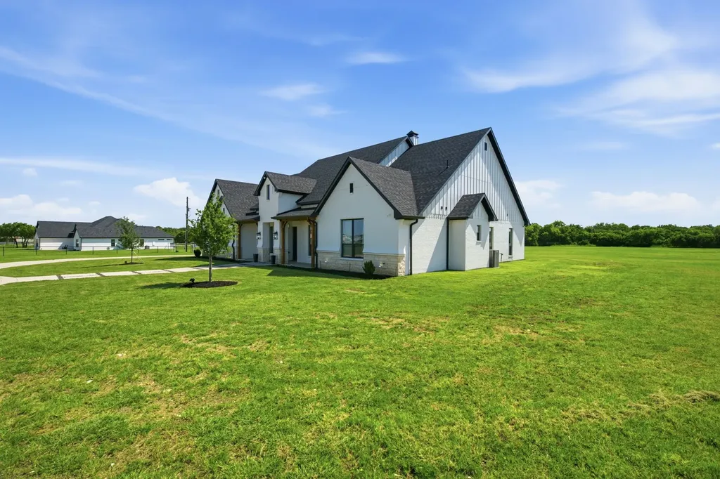 4790 Austin Circle Sanger TX 76266