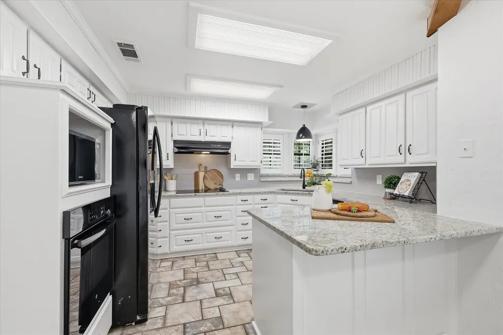 1900 Glenbrook Court Bedford TX 76021