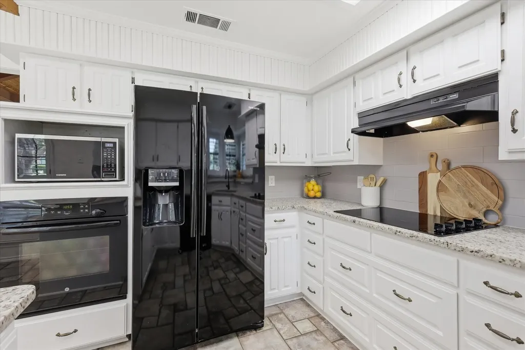 1900 Glenbrook Court Bedford TX 76021