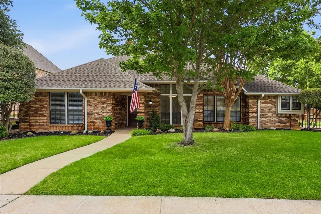 1900 Glenbrook Court Bedford TX 76021