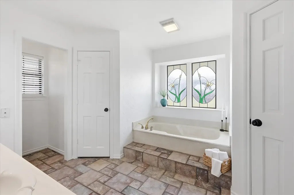 1900 Glenbrook Court Bedford TX 76021
