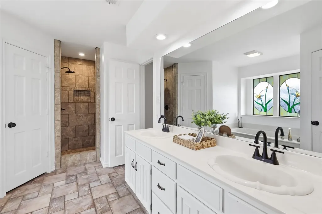 1900 Glenbrook Court Bedford TX 76021