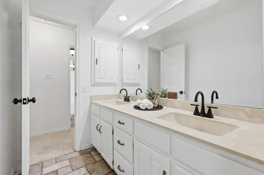 1900 Glenbrook Court Bedford TX 76021