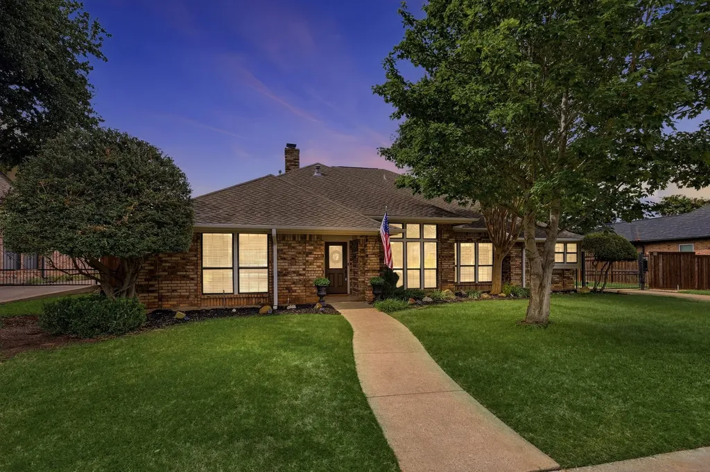 1900 Glenbrook Court Bedford TX 76021