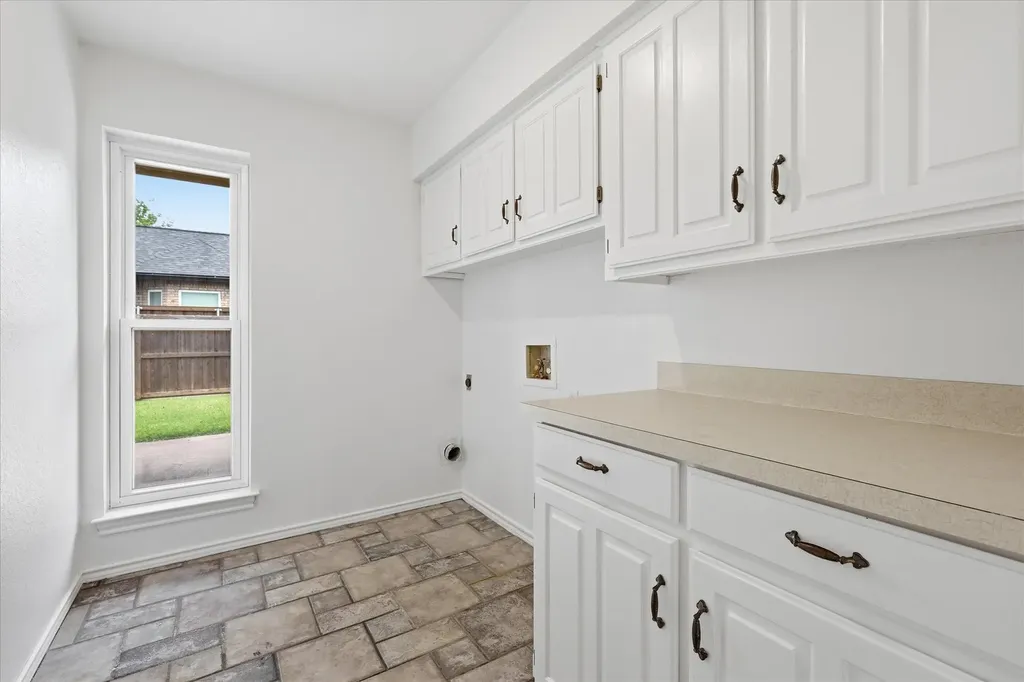 1900 Glenbrook Court Bedford TX 76021