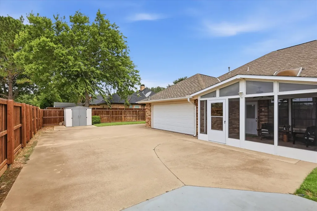 1900 Glenbrook Court Bedford TX 76021