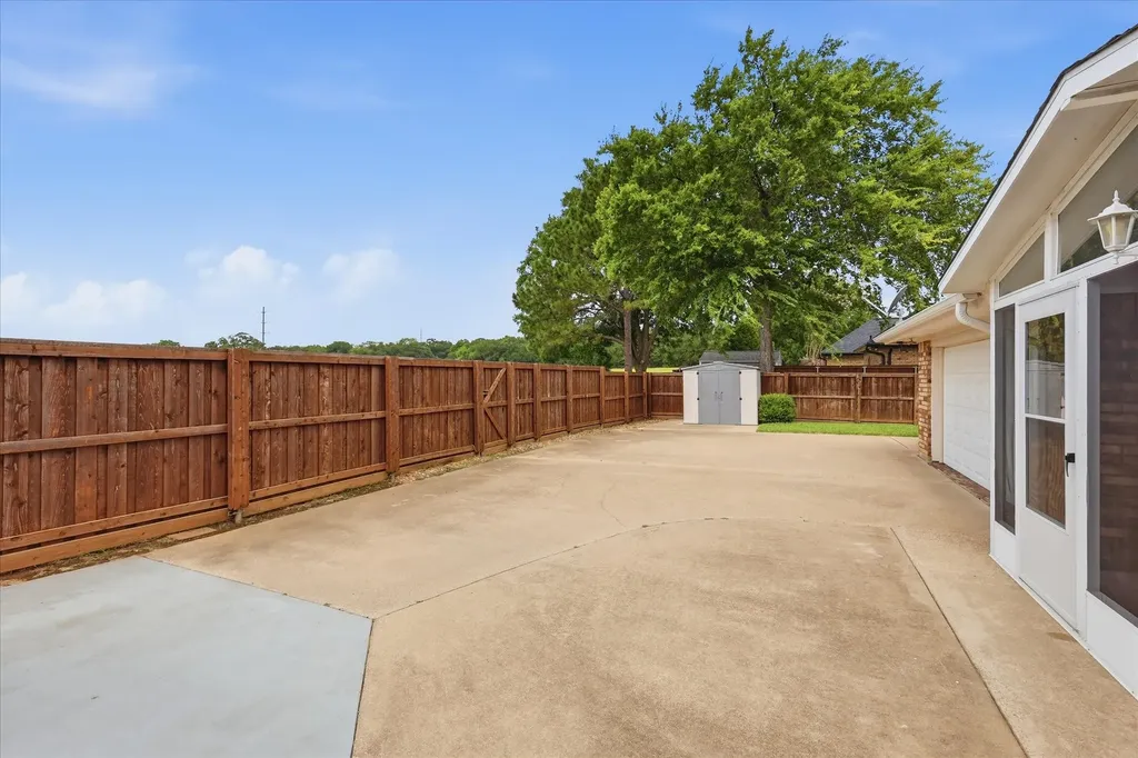 1900 Glenbrook Court Bedford TX 76021