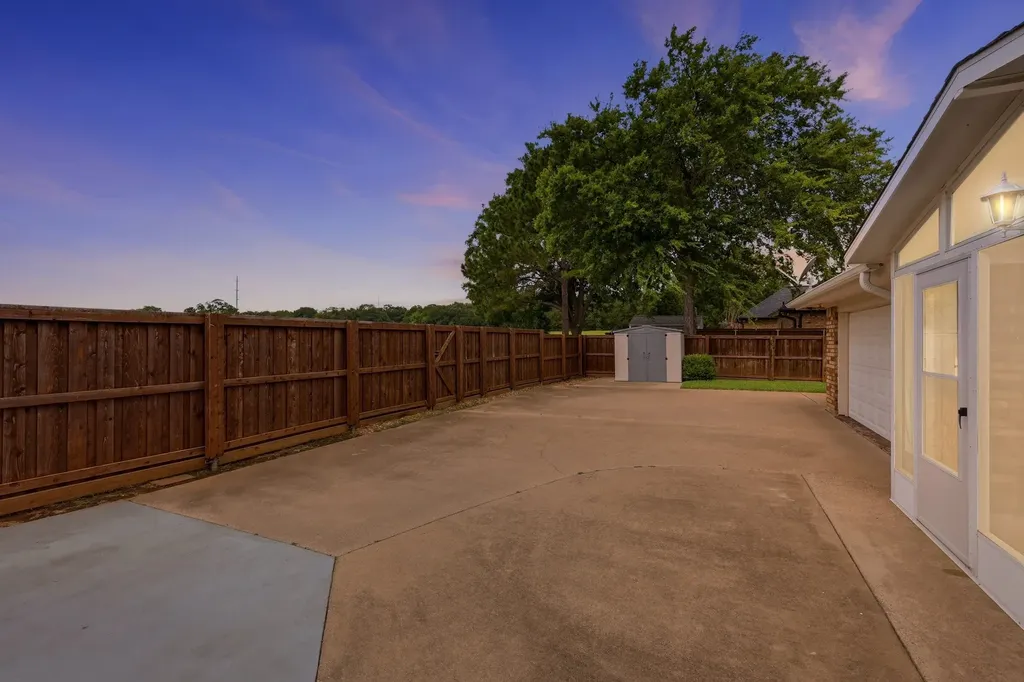 1900 Glenbrook Court Bedford TX 76021