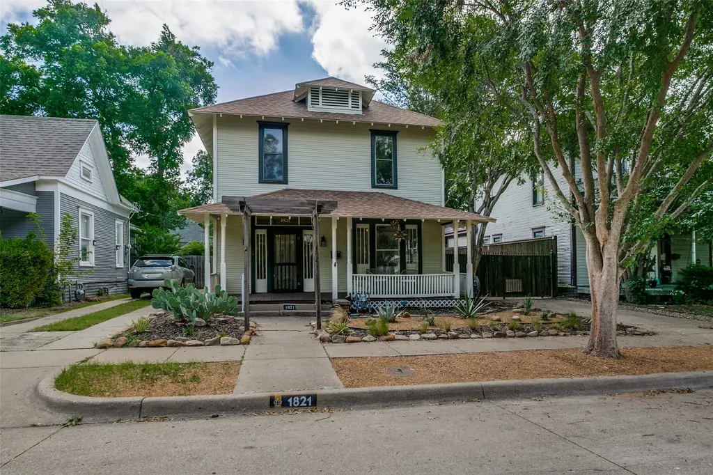 1821 College Avenue Fort Worth TX 76110