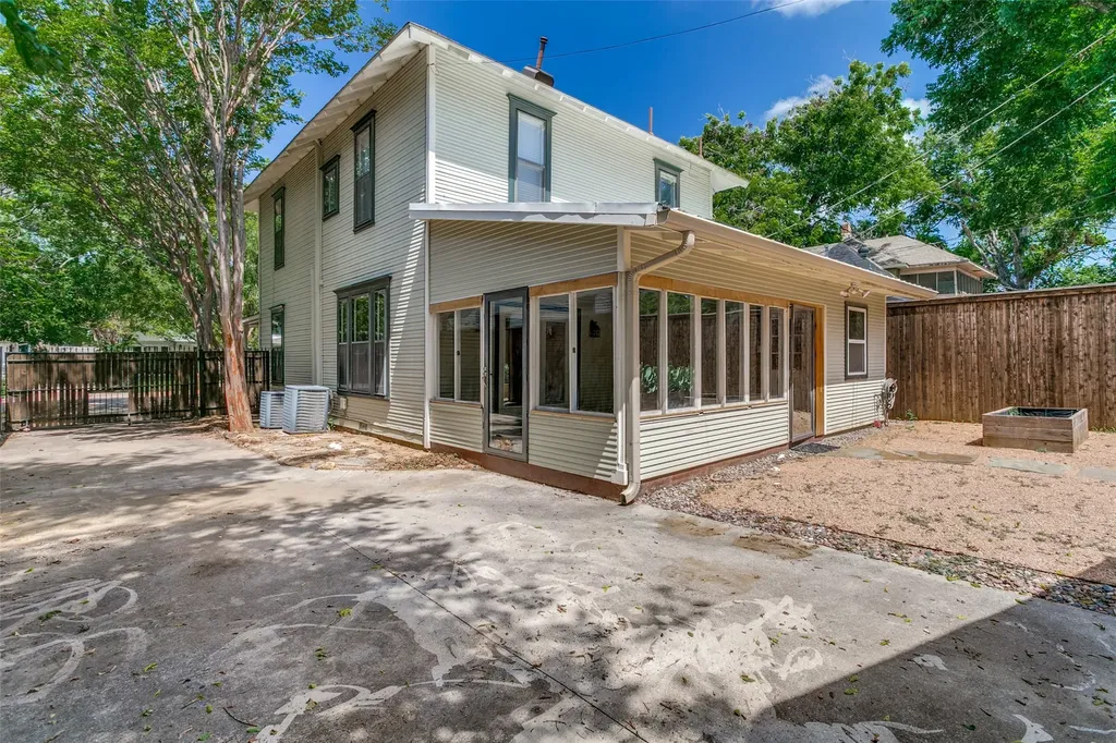1821 College Avenue Fort Worth TX 76110