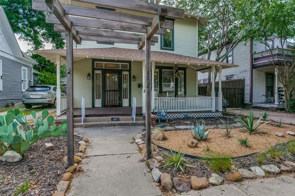 1821 College Avenue Fort Worth TX 76110