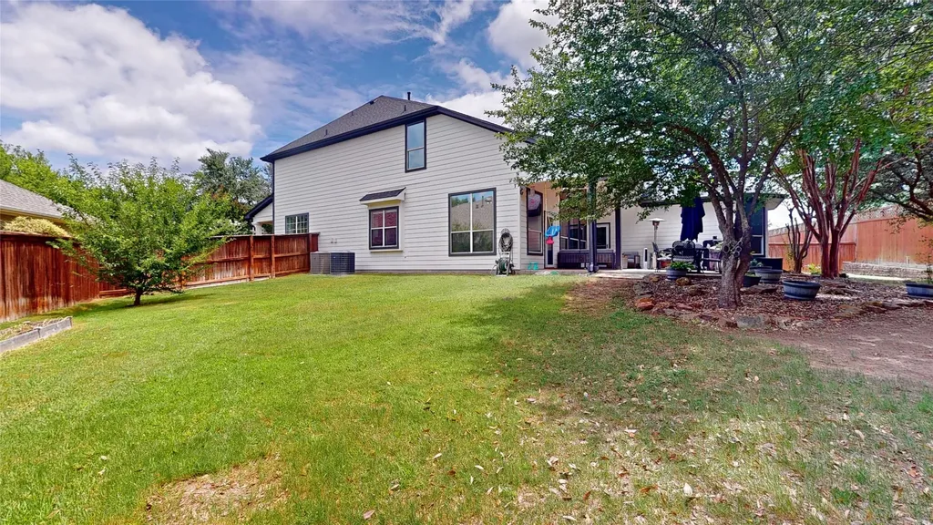 861 Bradford Street Lantana TX 76226